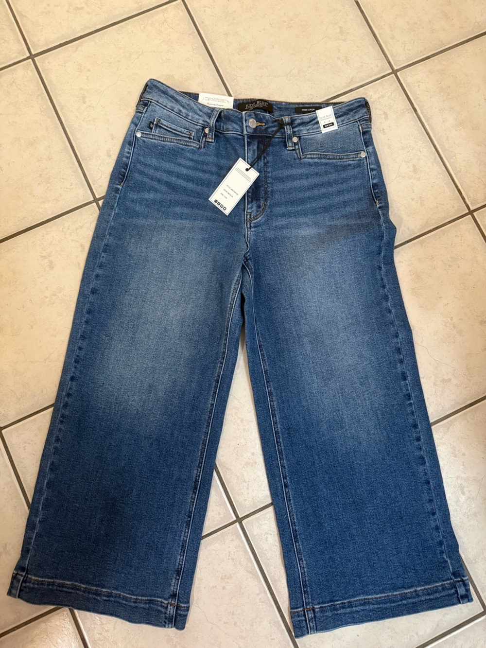 Judy Blue Wide Crop Size 11 NWT